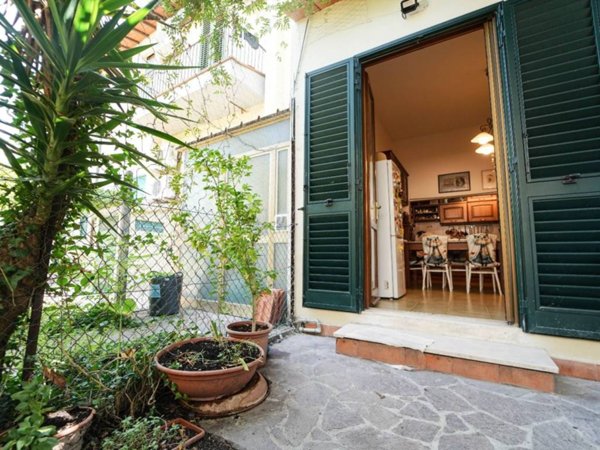casa indipendente in vendita ad Empoli in zona Carraia