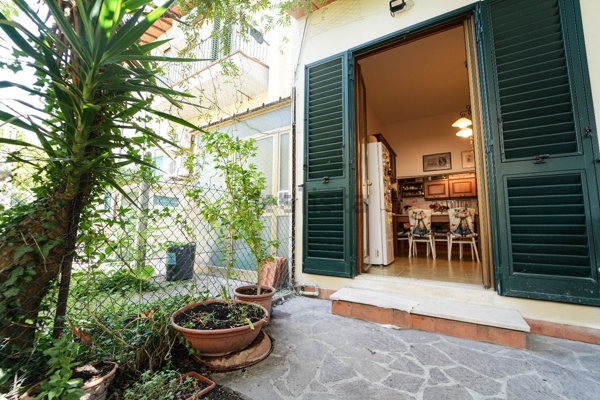 casa indipendente in vendita ad Empoli in zona Carraia