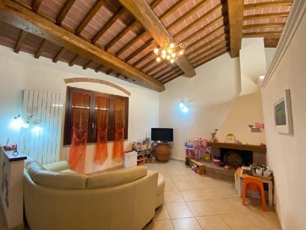 casa indipendente in vendita ad Empoli in zona Villanuova