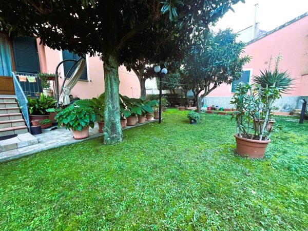 casa indipendente in vendita ad Empoli in zona Cortenuova