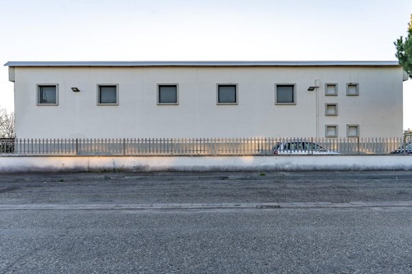 locale di sgombero in vendita ad Empoli in zona Carraia