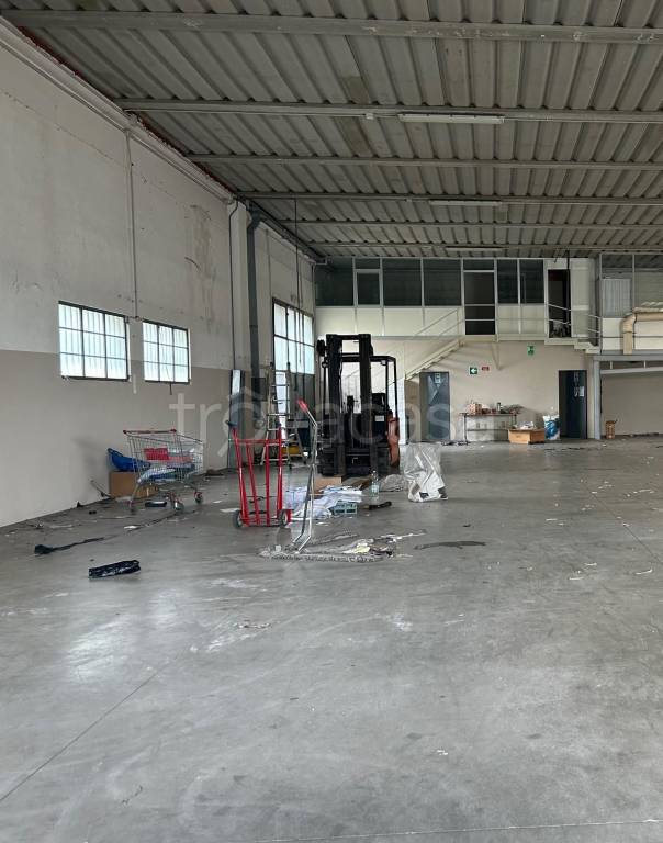 locale commerciale in vendita ad Empoli