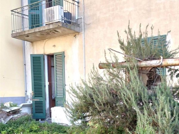 casa indipendente in vendita ad Empoli in zona Avane