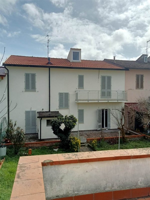 casa indipendente in vendita ad Empoli in zona Ponzano