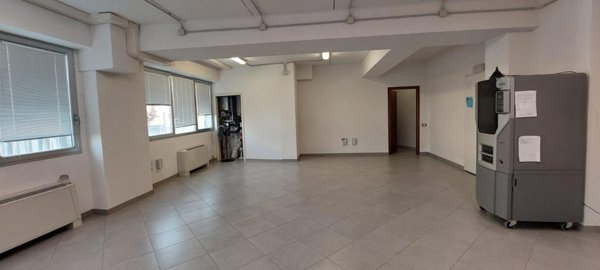 capannone in vendita ad Empoli in zona Carraia