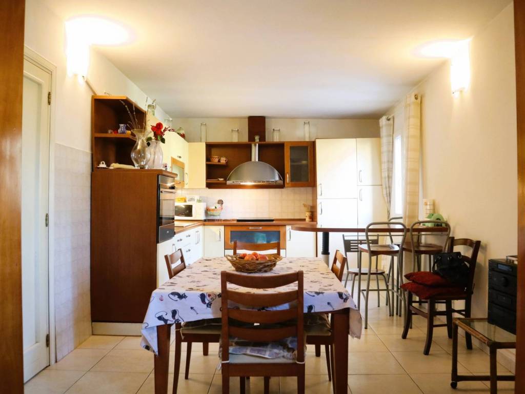 casa indipendente in vendita ad Empoli in zona Avane