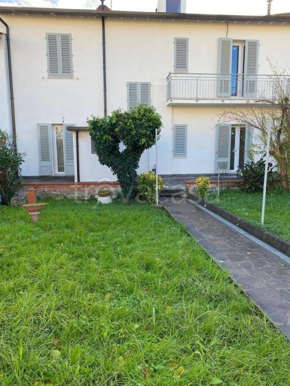 casa indipendente in vendita ad Empoli in zona Ponzano