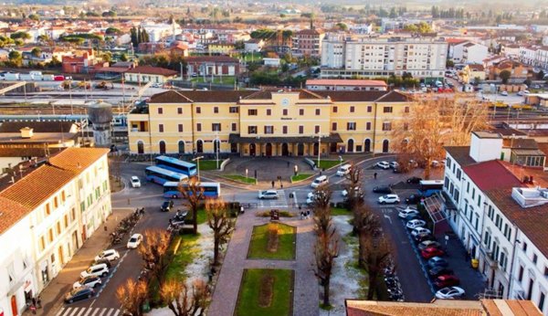 locale commerciale in vendita ad Empoli