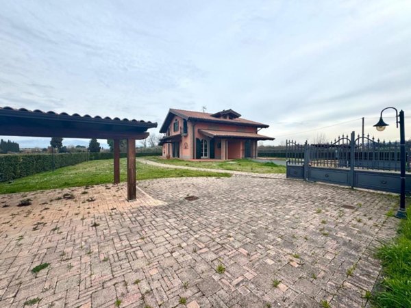 casa indipendente in vendita ad Empoli in zona Centro Storico