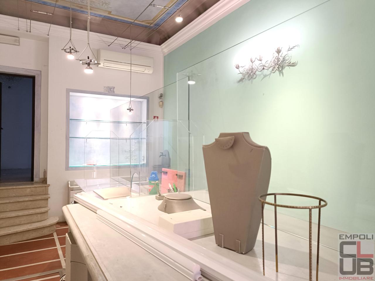 negozio in vendita ad Empoli in zona Centro Storico