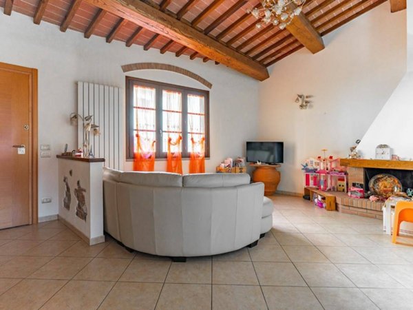 casa indipendente in vendita ad Empoli in zona Villanuova