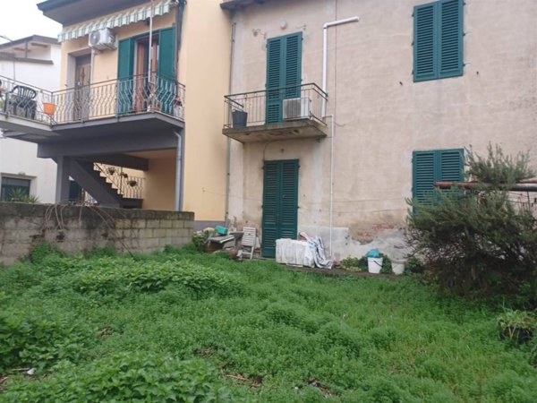 casa indipendente in vendita ad Empoli in zona Avane