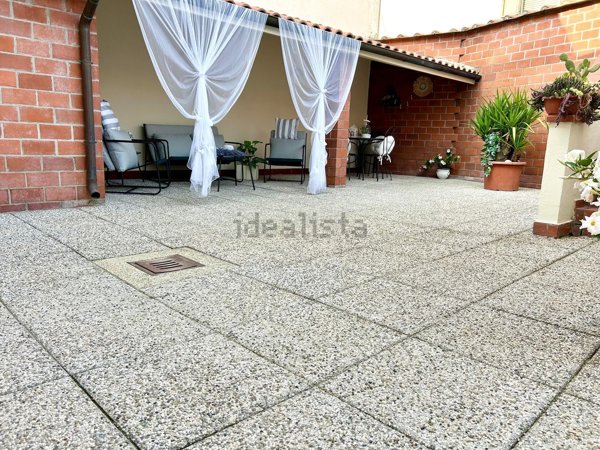 casa indipendente in vendita ad Empoli in zona Pozzale