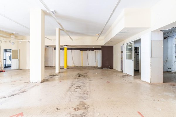 locale commerciale in vendita ad Empoli in zona Serravalle