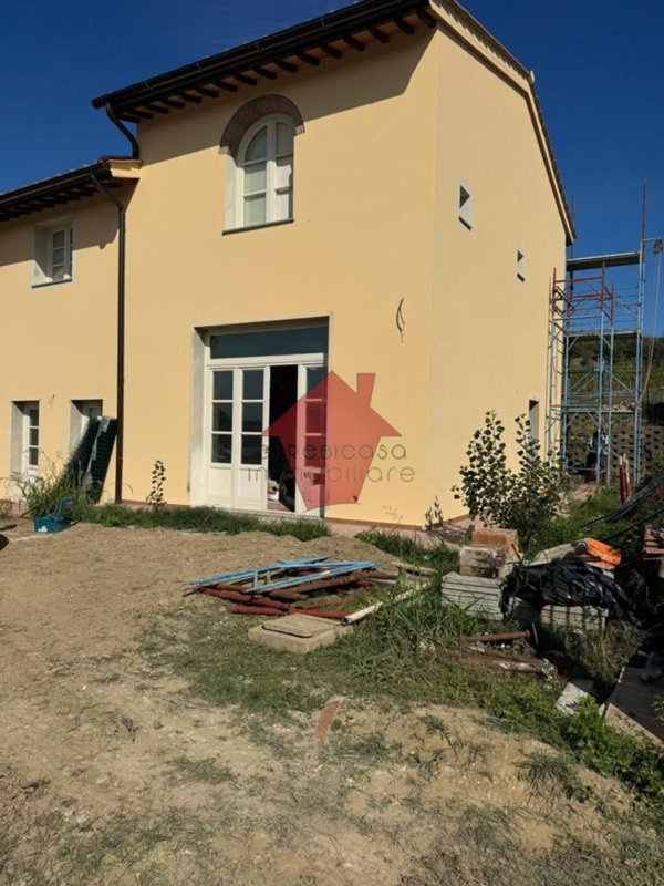 casa indipendente in vendita ad Empoli in zona Villanuova