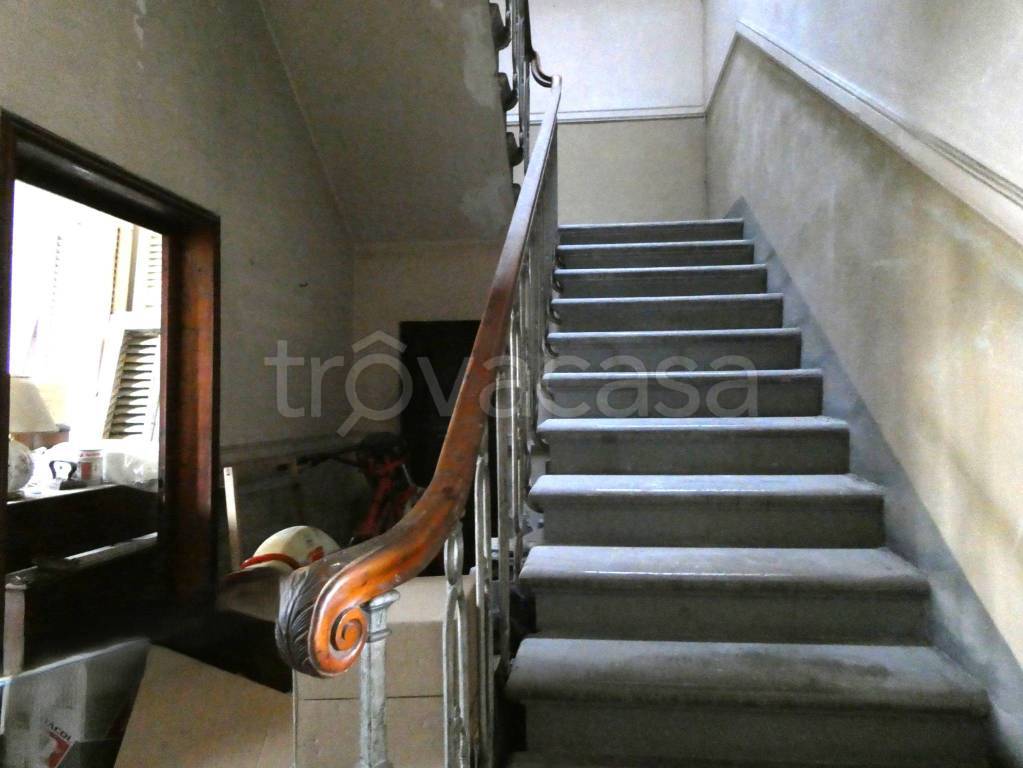 casa indipendente in vendita ad Empoli in zona Carraia