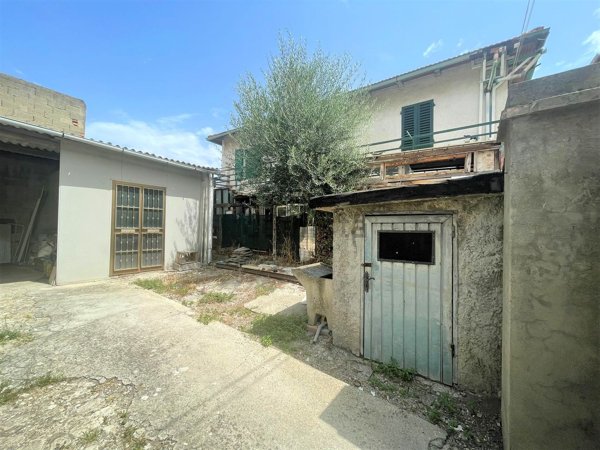 appartamento in vendita ad Empoli in zona Pontorme