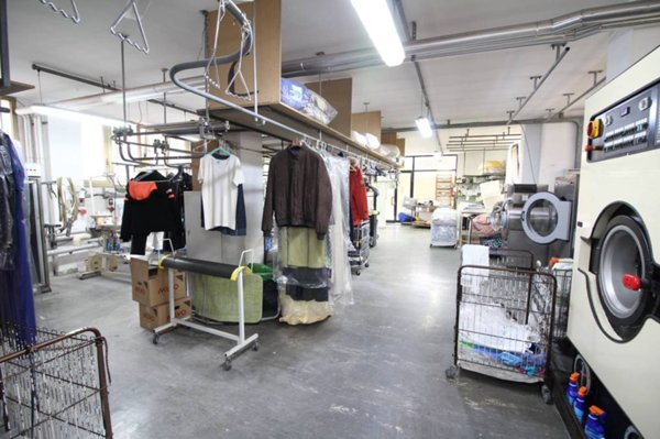 negozio in vendita ad Empoli in zona Serravalle