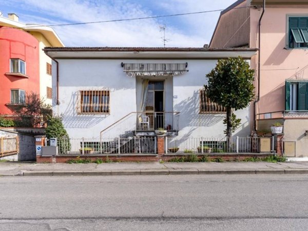casa indipendente in vendita ad Empoli in zona Pozzale