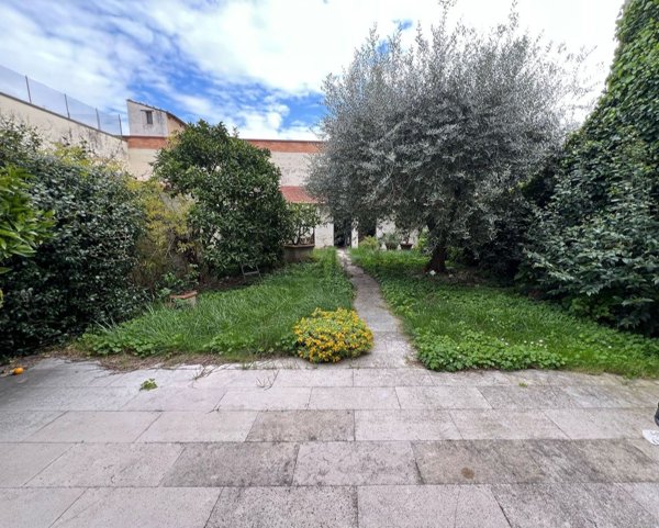 casa indipendente in vendita ad Empoli in zona Centro Storico