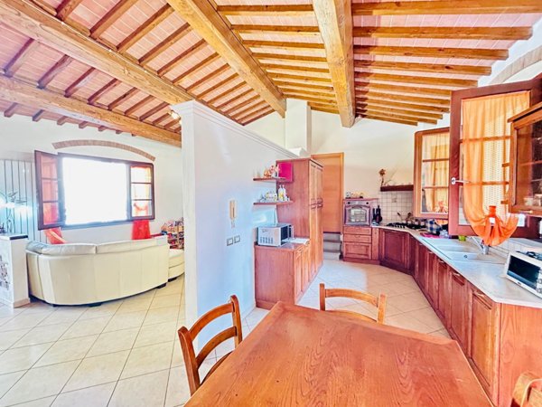 casa semindipendente in vendita ad Empoli in zona Villanuova