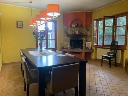 intera palazzina in vendita ad Empoli in zona Ponzano