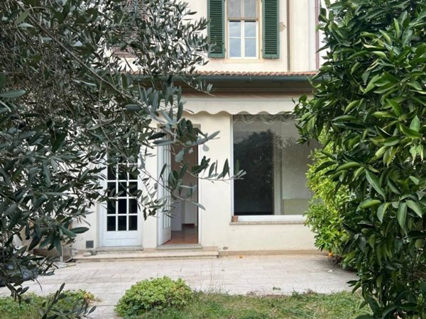casa indipendente in vendita ad Empoli in zona Centro Storico