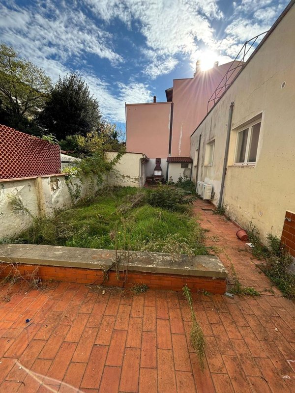 casa indipendente in vendita ad Empoli in zona Centro Storico