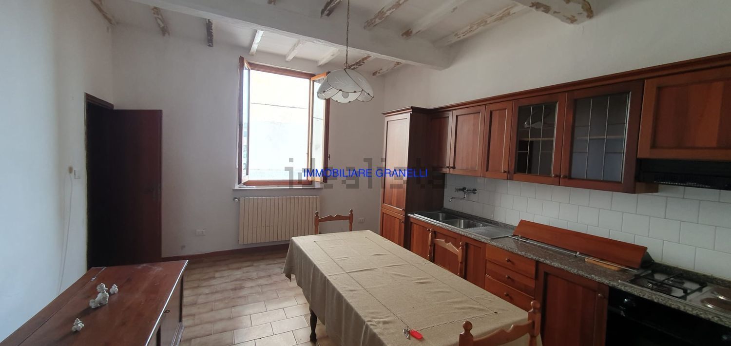 casa indipendente in vendita ad Empoli in zona Avane