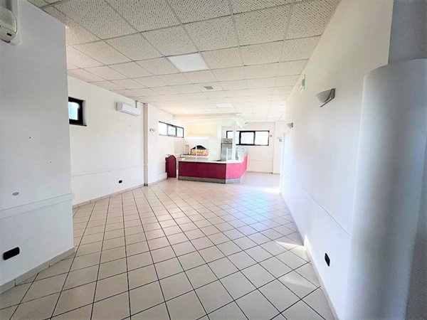 locale commerciale in vendita ad Empoli