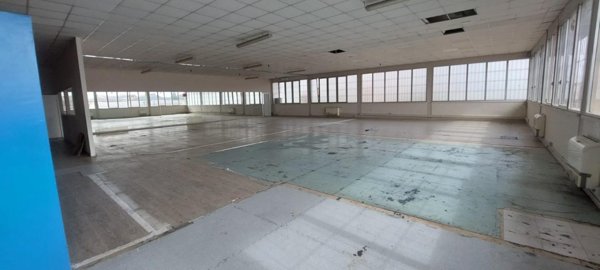 capannone in vendita ad Empoli in zona Carraia