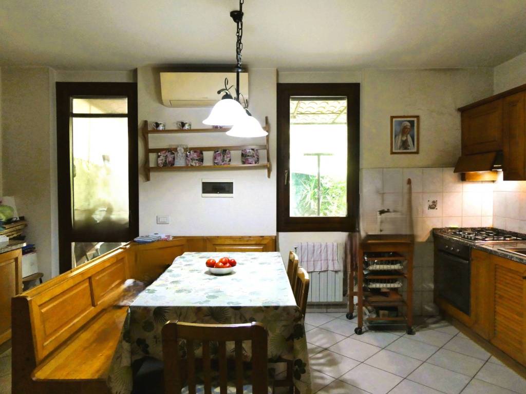 casa indipendente in vendita ad Empoli in zona Brusciana