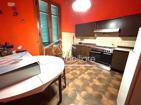 intera palazzina in vendita ad Empoli in zona Avane