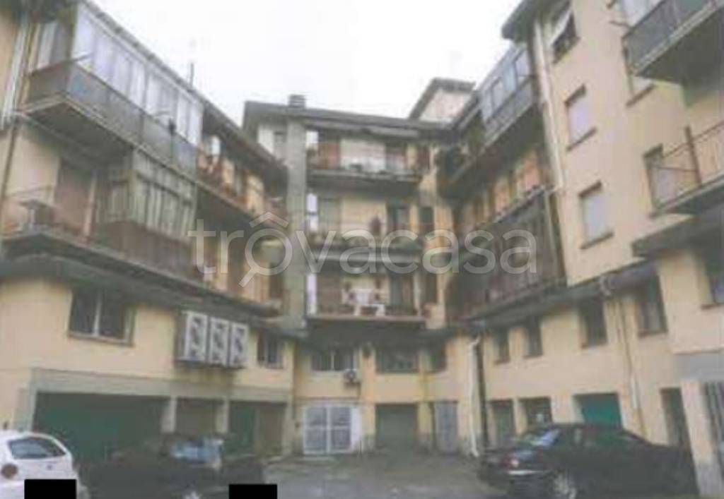 locale commerciale in vendita ad Empoli in zona Cortenuova