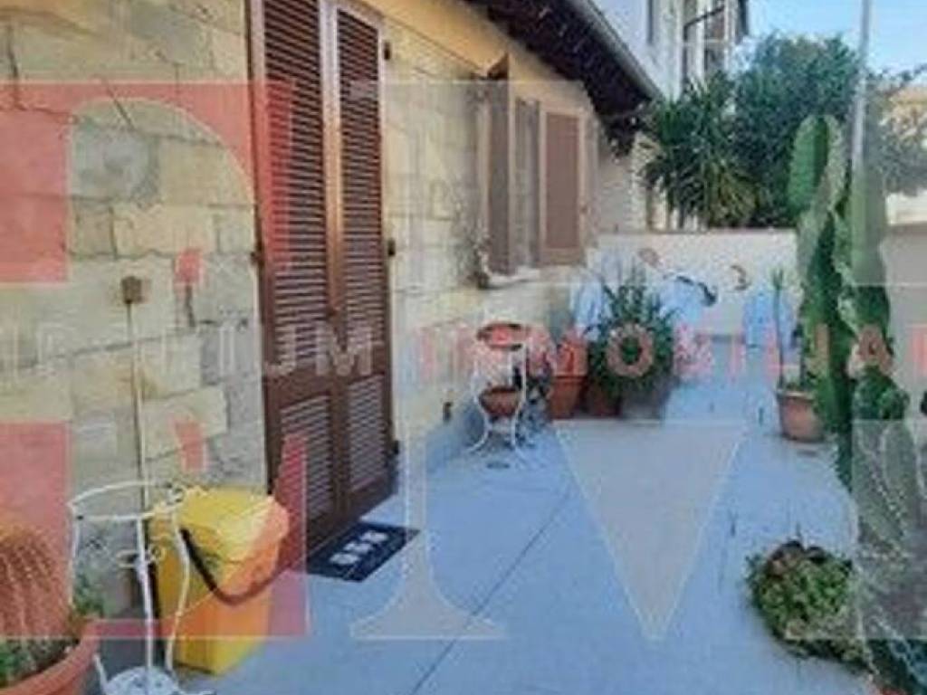 casa indipendente in vendita ad Empoli in zona Centro Storico