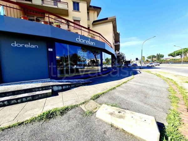 negozio in vendita ad Empoli in zona Pontorme