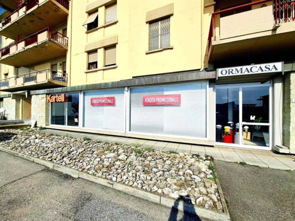 negozio in vendita ad Empoli in zona Cortenuova