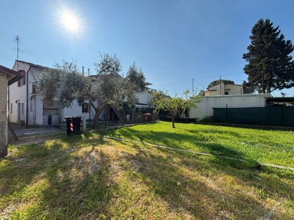 casa indipendente in vendita ad Empoli in zona Ponzano