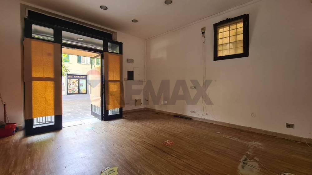 locale commerciale in vendita ad Empoli in zona Centro Storico