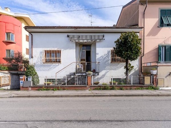 casa indipendente in vendita ad Empoli in zona Pozzale