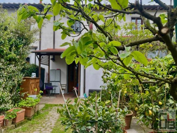 intera palazzina in vendita ad Empoli in zona Corniola