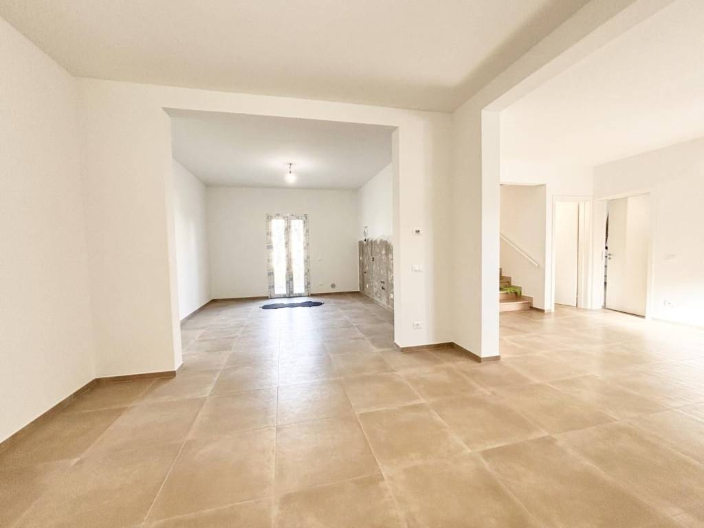 casa indipendente in vendita ad Empoli in zona Carraia