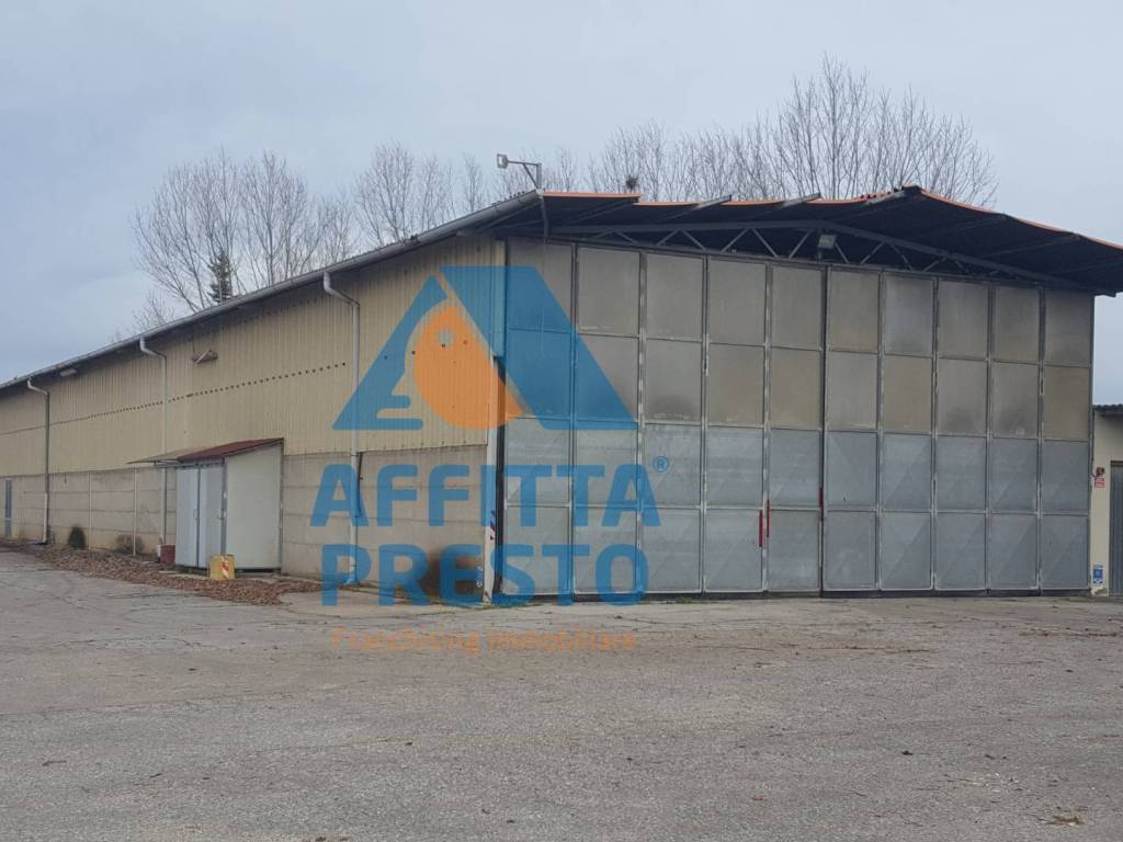 locale commerciale in vendita ad Empoli