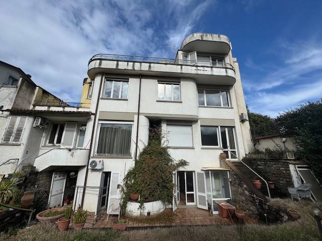 casa indipendente in vendita ad Empoli in zona Centro Storico