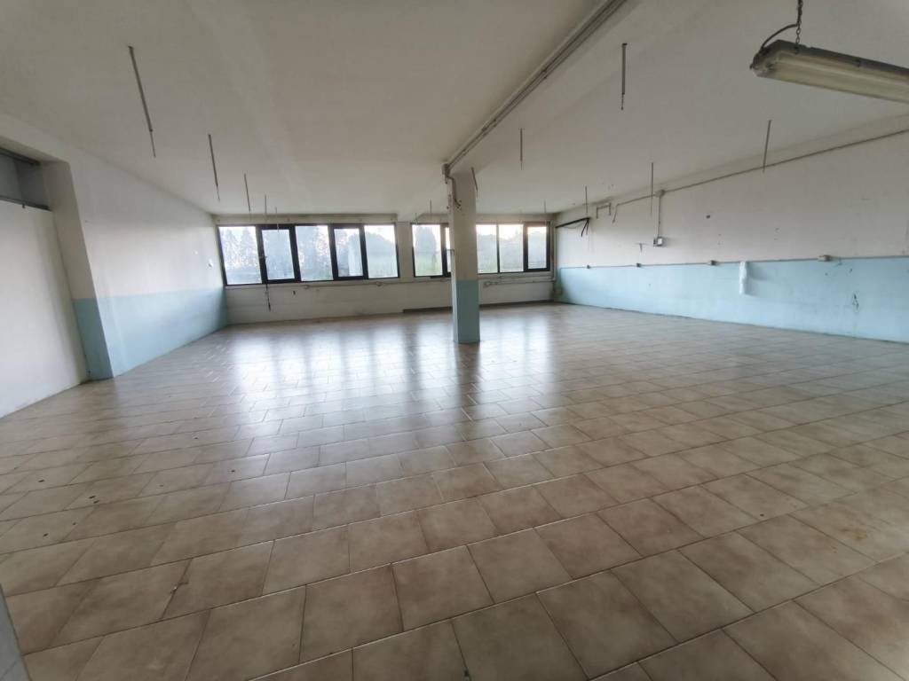 capannone in vendita ad Empoli in zona Pontorme
