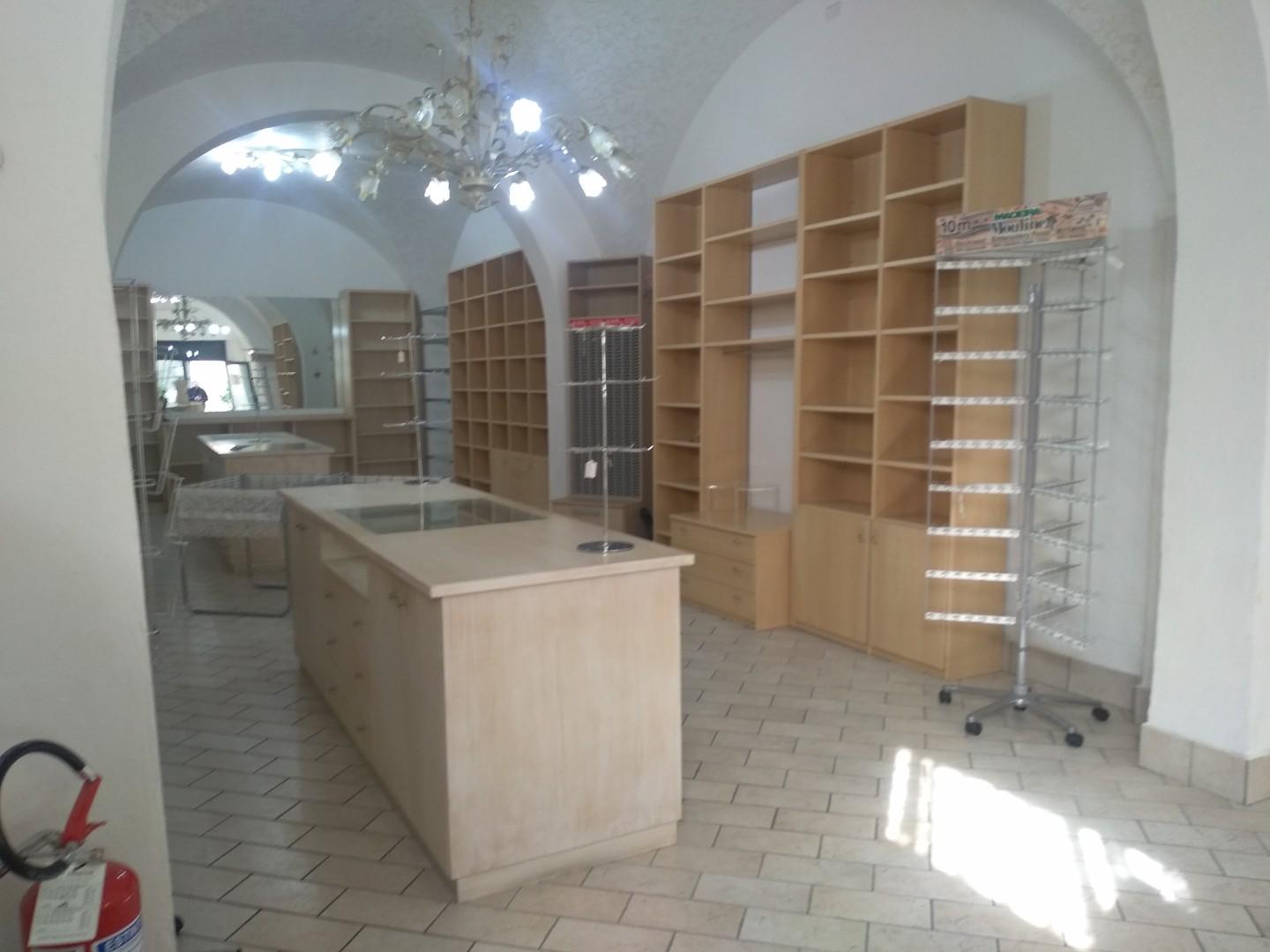 locale commerciale in vendita ad Empoli