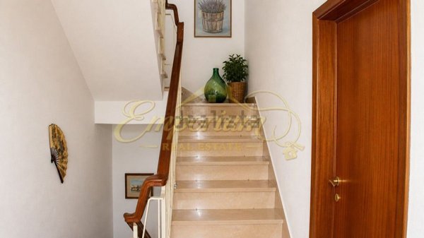 casa indipendente in vendita ad Empoli in zona Serravalle