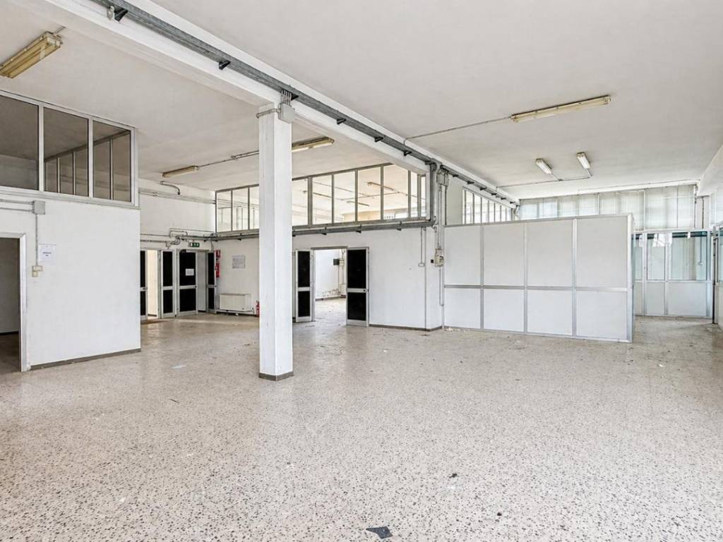 locale commerciale in vendita ad Empoli