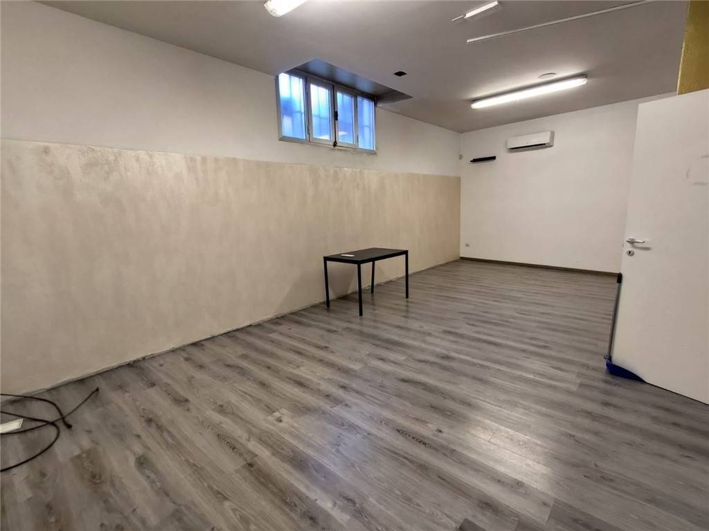 negozio in vendita ad Empoli
