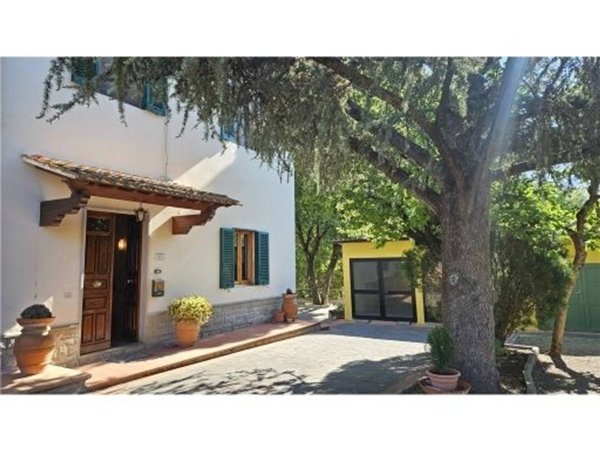 casa indipendente in vendita ad Empoli in zona Pozzale